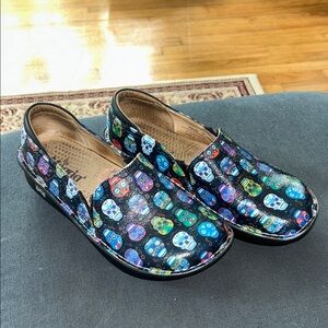 Alegria Women’s Black Slip-On Shoes with Multicolor Sugar Skull Print